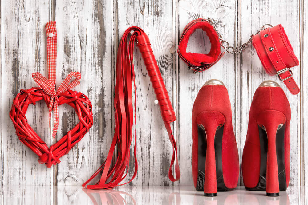 Putting Together Your BDSM Toy Bag: What Should You Pack?
